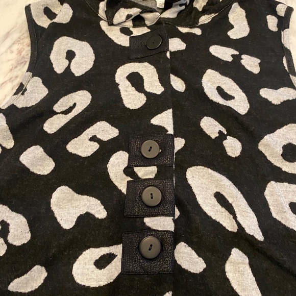 Stylish Black and White Leopard Print Mini Dress - Picture 3 of 7